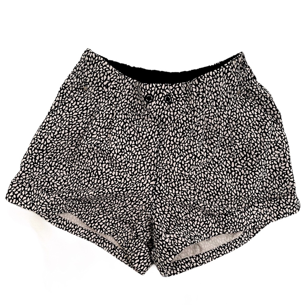 ❌❌SOLD❌❌Lululemon Rare Vintage Pattern Shorts